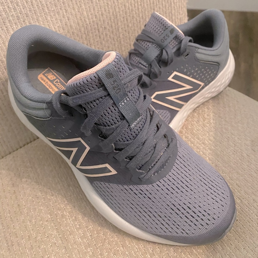 New Balance Women's 520 V7 Running Shoes